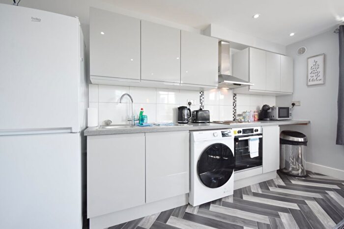 2 Bedroom Flat To Rent In Torcross Avenue, Coventry, CV2