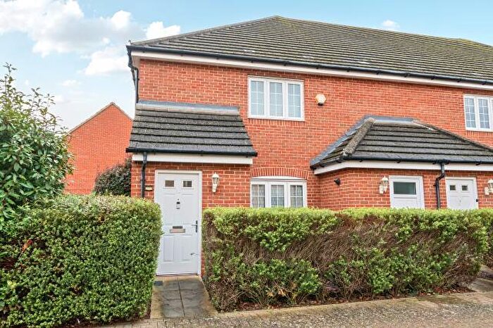 2 Bedroom Maisonette For Sale In Hancock Close, Aylesbury, HP21