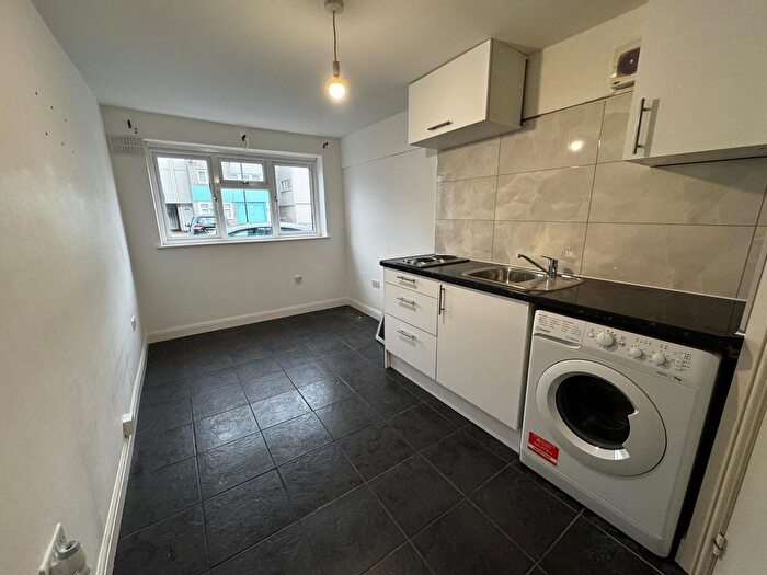 Studio To Rent In Lindsey Close, Mitcham, CR4