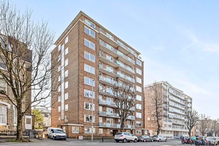 2 Bedroom Flat For Sale In The Drive, Hove, BN3