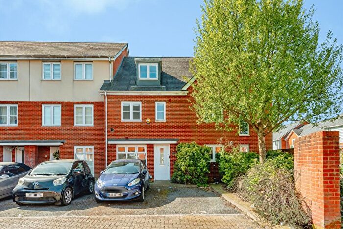 4 Bedroom End Of Terrace House For Sale In Gumbrell Mews, Redhill, RH1