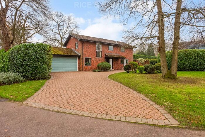 4 Bedroom Detached House For Sale In Luckley Wood, Wokingham, RG41