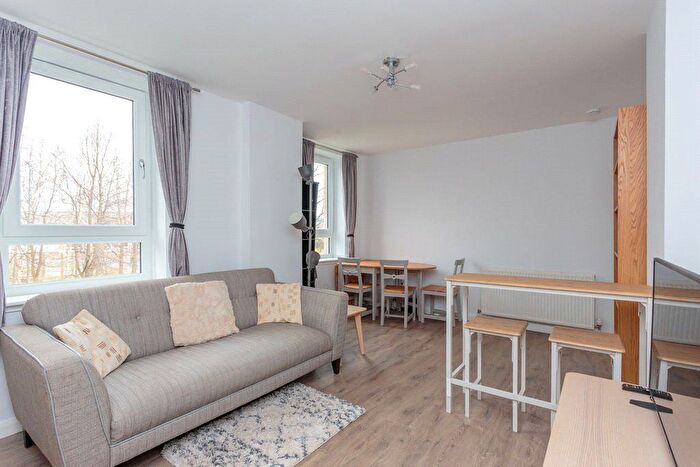 2 Bedroom Flat To Rent In Loganlea Drive, Edinburgh, EH7