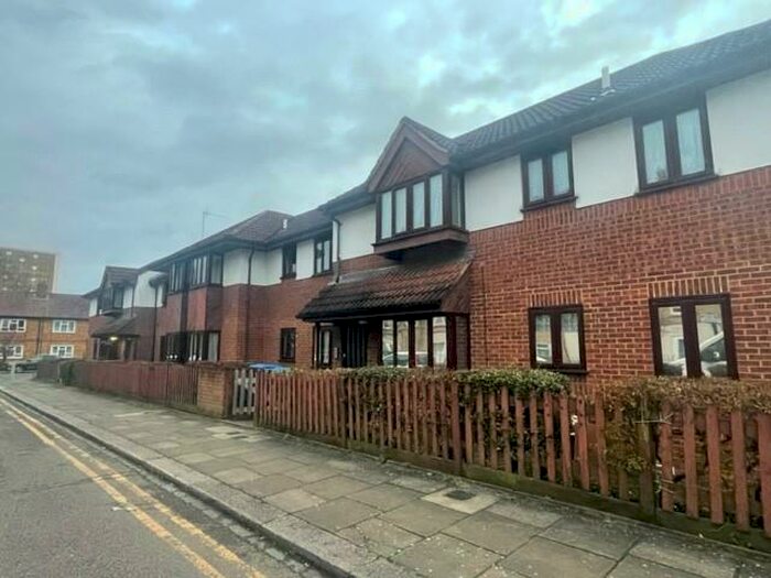 1 Bedroom Flat To Rent In Langhedge Close, Edmonton, London, N18