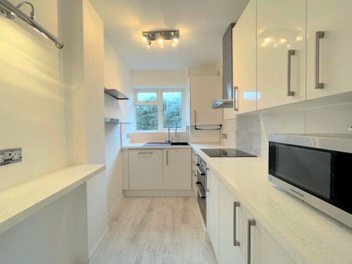 1 Bedroom Apartment To Rent In Hedgemoor Court, Highams Park, E4