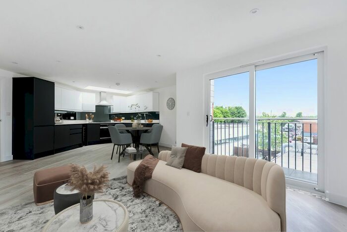 2 Bedroom Flat To Rent In Friary Place, Strood, Rochester, ME2