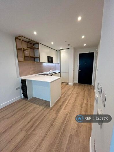 Studio To Rent In Quay Walk, London, HA0