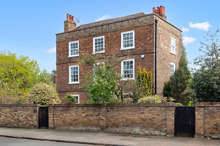 5 Bedroom Detached House For Sale In High Street, Hampton, TW12