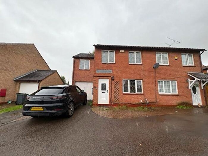 4 Bedroom Semi-Detached House To Rent In Wootton Close, Luton, LU3