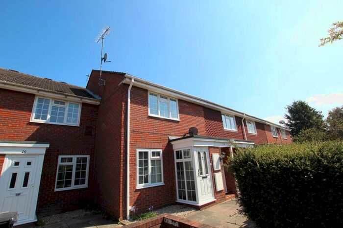 1 Bedroom Flat To Rent In Delaporte Close, Epsom, KT17