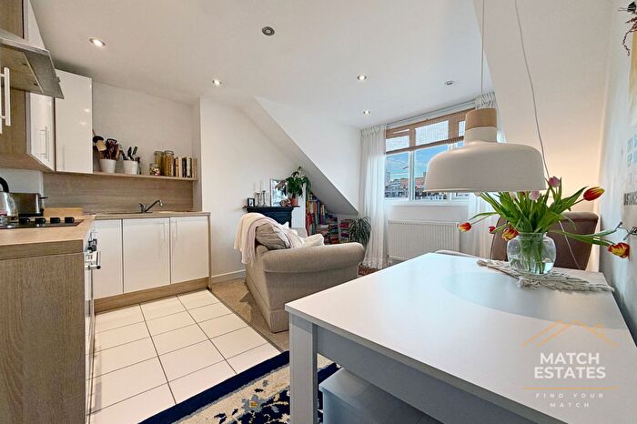 1 Bedroom Flat For Sale In Grace Hill, Folkestone, Kent, CT20