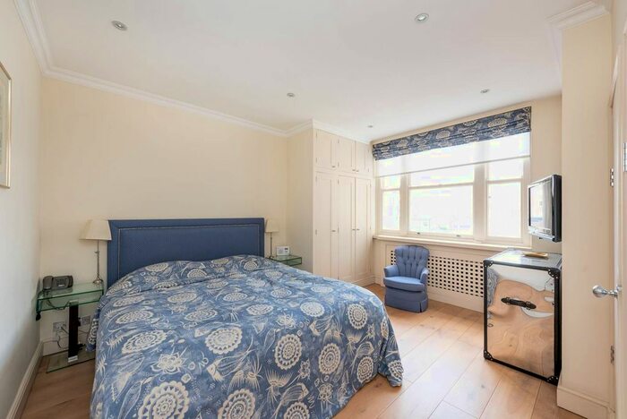 2 Bedroom Flat To Rent In West Eaton Place, Belgravia, London, SW1X