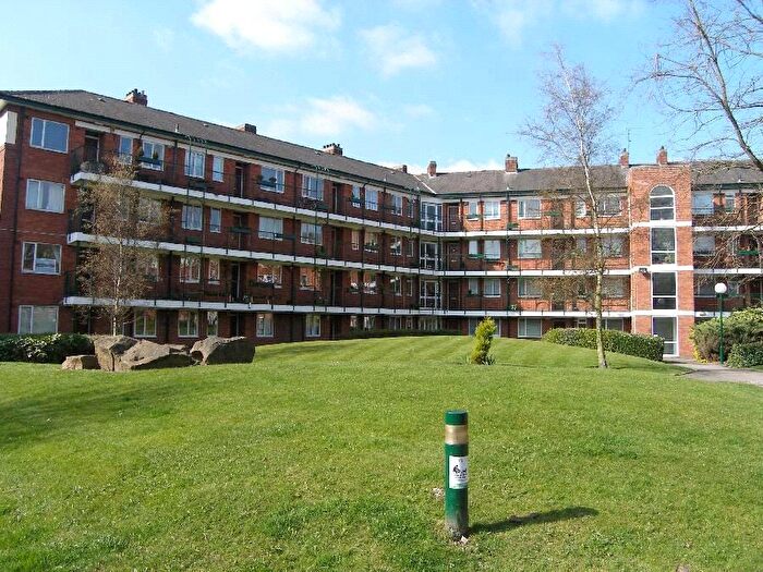 2 Bedroom Flat For Sale In Eccles New Road, Salford, Greater Manchester, M5