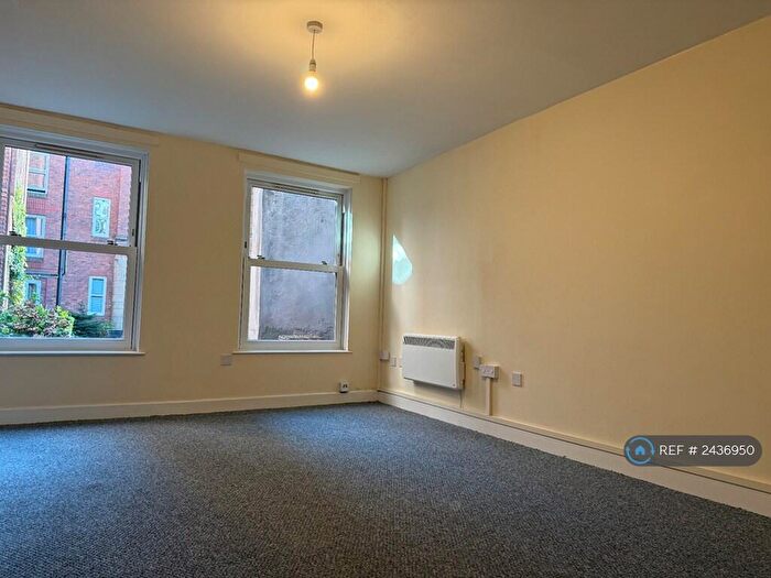 3 Bedroom Flat To Rent In Briggate, Leeds, LS1