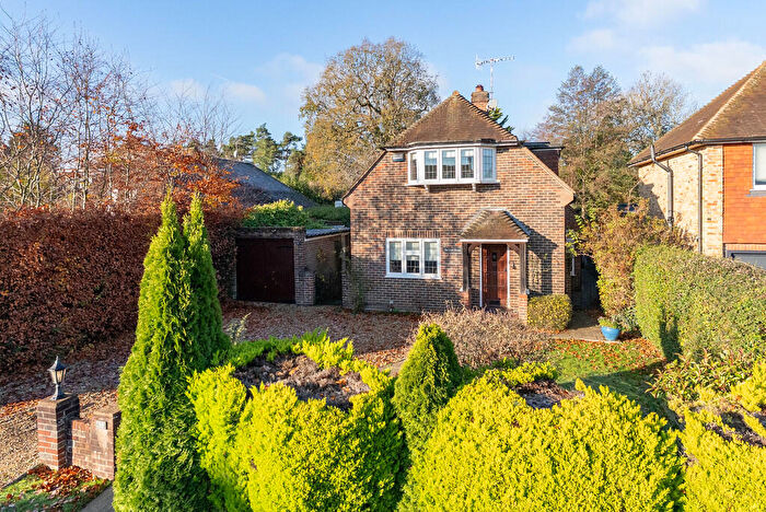 2 Bedroom Detached House For Sale In Bentsbrook Park, North Holmwood, RH5