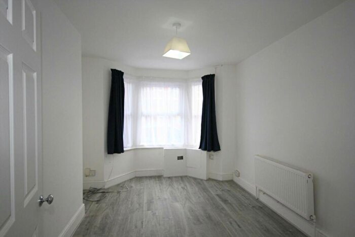 3 Bedroom Terraced House To Rent In Bedroom House- Kensington Road, Reading, RG30