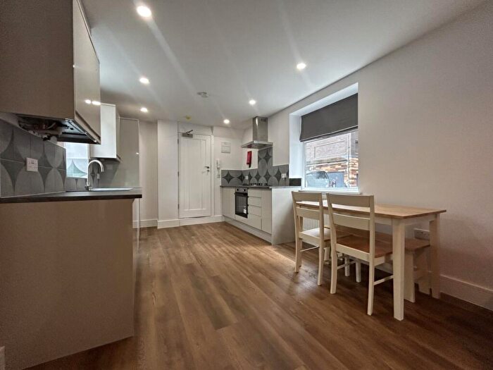 1 Bedroom Flat To Rent In Ruthin Gardens, Cathays, CF24