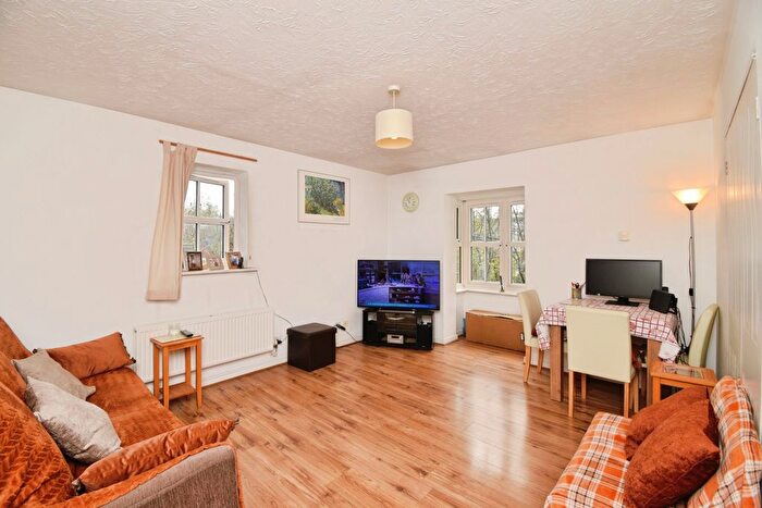 2 Bedroom Flat For Sale In Yeoman Close, London, E6