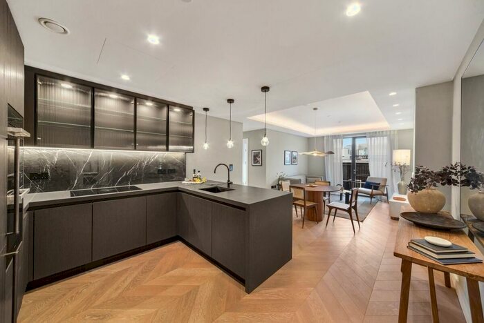 3 Bedroom Flat To Rent In Cleveland Street, London, W1T