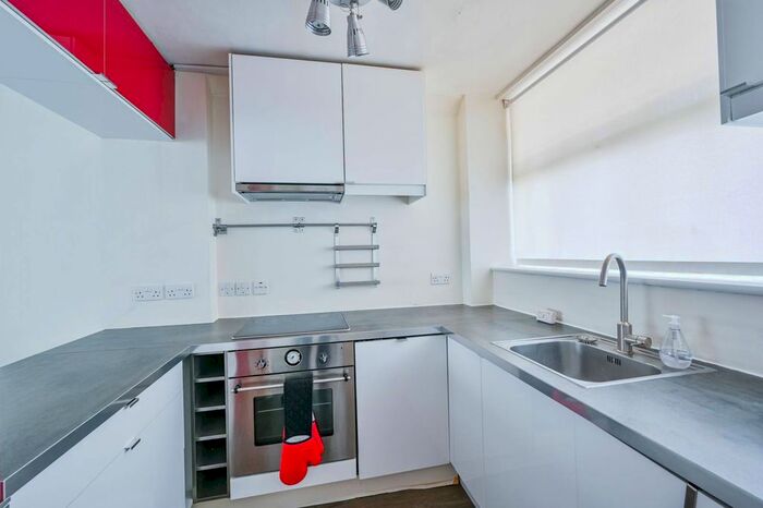 1 Bedroom Flat To Rent In Churchill Gardens, Pimlico, London, SW1V