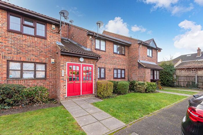 2 Bedroom Flat For Sale In Troutbeck Close, Slough, SL2