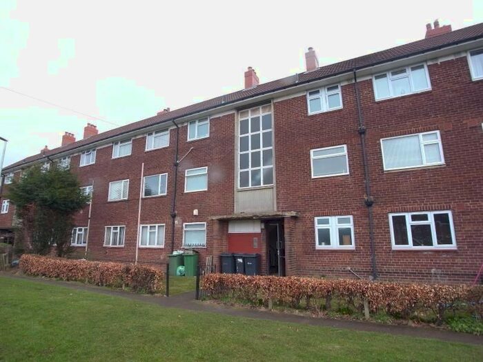 2 Bedroom Flat To Rent In Tinshill Mount, Cookridge, Leeds, LS16