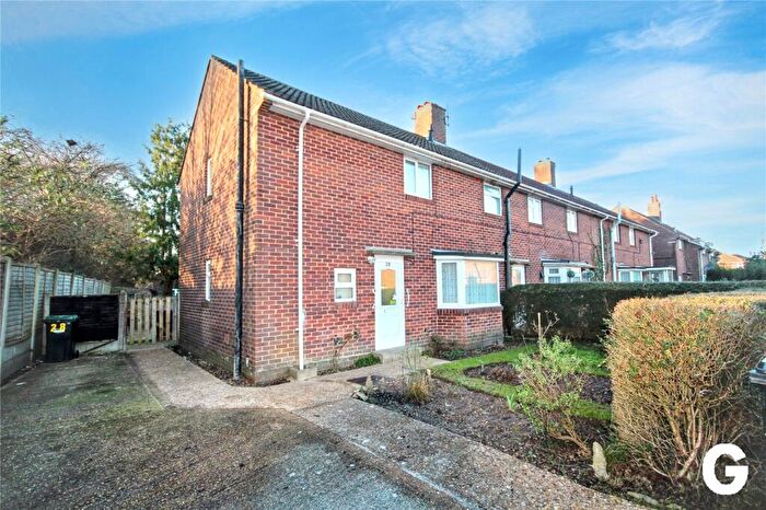 3 Bedroom End Of Terrace House For Sale In Winston Way, Ringwood, Hampshire, BH24
