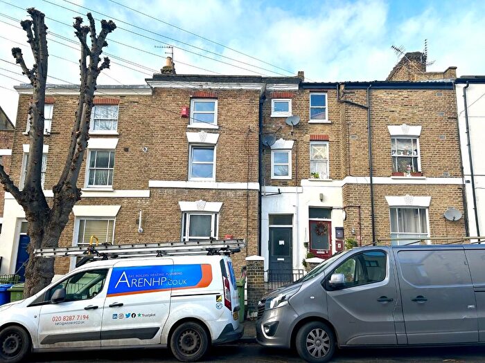 1 Bedroom Flat For Sale In Rye Hill Park, Peckham, London, SE15