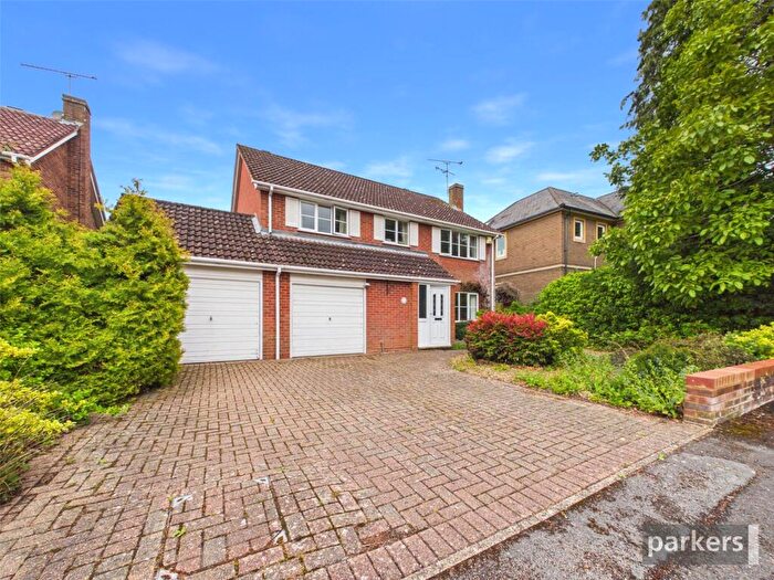 4 Bedroom Detached House For Sale In Brackendale Way, Reading, Berkshire, RG6
