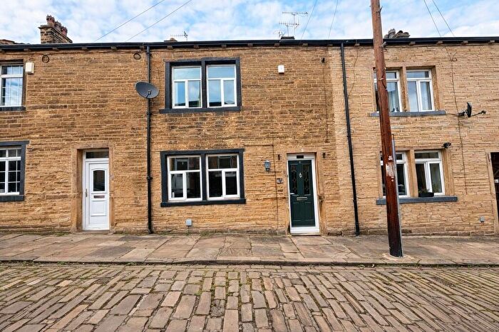 3 Bedroom Terraced House For Sale In Spring Street, Idle, Bradford, BD10
