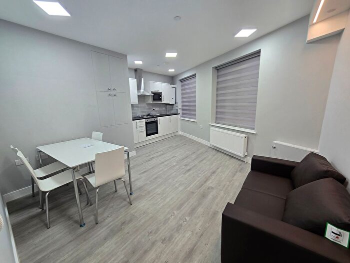 3 Bedroom Flat To Rent In Durnsford Road, Southfields, South West London, SW19