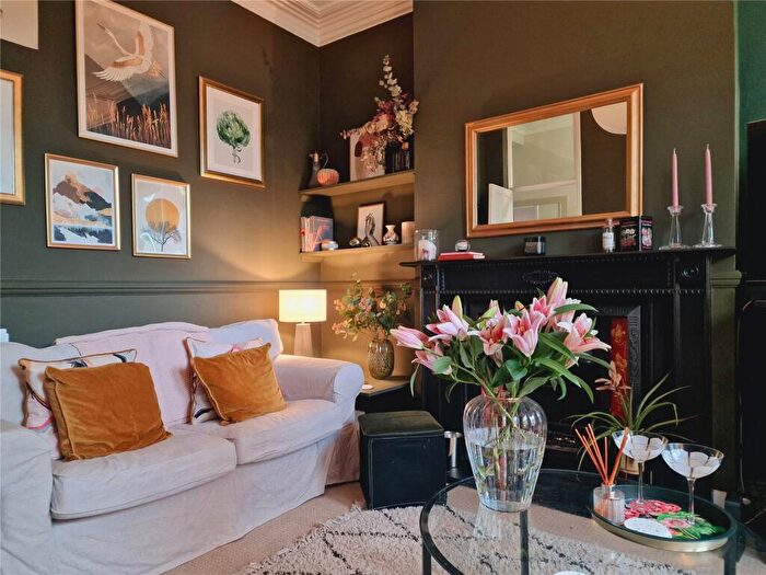 2 Bedroom Flat To Rent In Micheldever Road, London, SE12