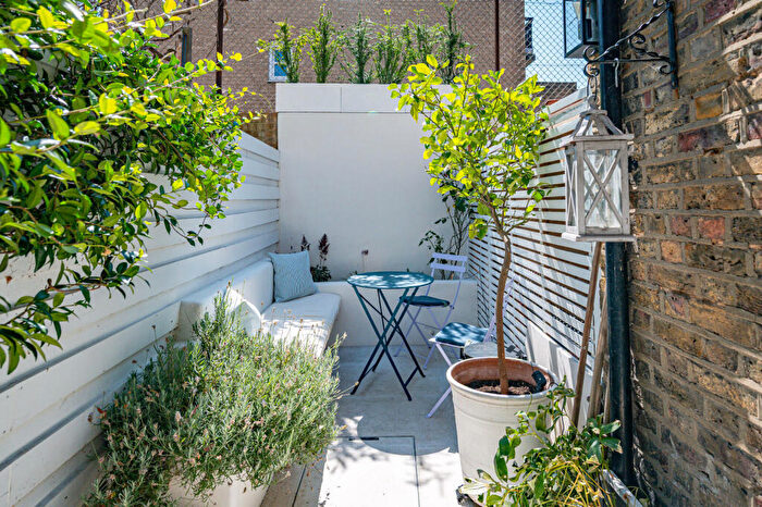 1 Bedroom Flat For Sale In Princess May Road, Stoke Newington, London, N16