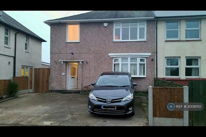 3 Bedroom Semi-Detached House To Rent In Bowness Avenue, Nottingham, NG6