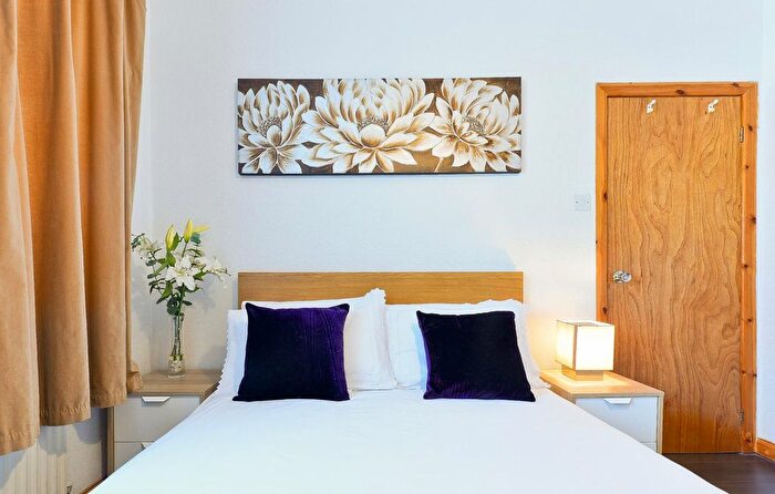 2 Bedroom Flat To Rent In Flat Hampton Road, Ilford, IG1