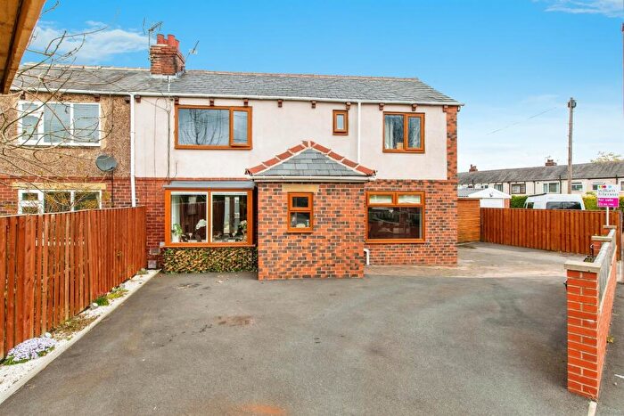 4 Bedroom Semi-Detached House For Sale In Birksland Moor, Birkenshaw, Bradford, BD11