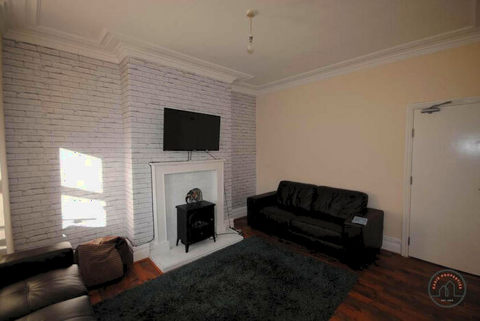 4 Bedroom House To Rent In Queens Road, Leeds, LS6