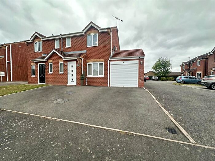 3 Bedroom Semi-Detached House For Sale In Pebblebrook Way, Bedworth, CV12
