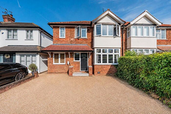 4 Bedroom Semi-Detached House For Sale In Stanley Avenue, St. Albans, AL2
