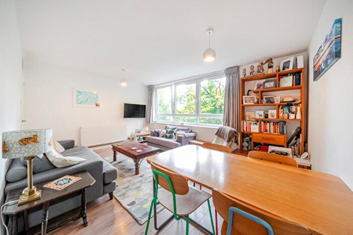 3 Bedroom Maisonette For Sale In Surrey Lane, London, SW11