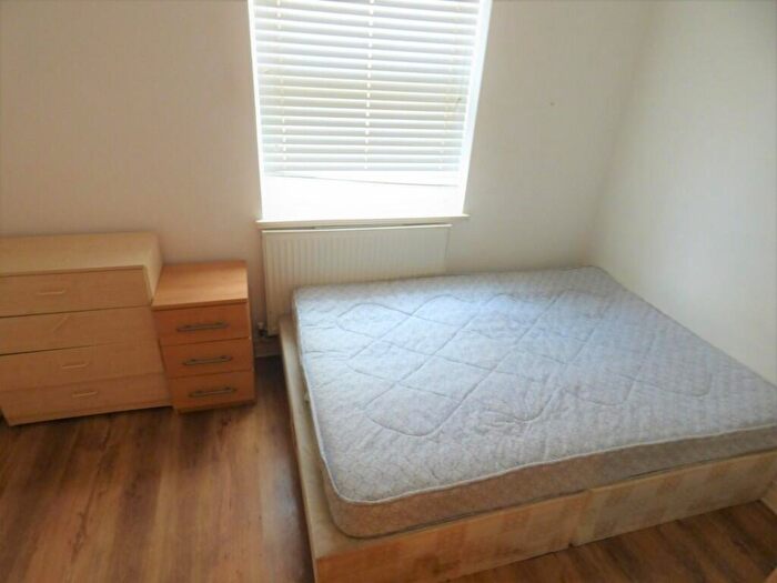 3 Bedroom Flat To Rent In Speakman House, Gibraltar Walk, London, E2