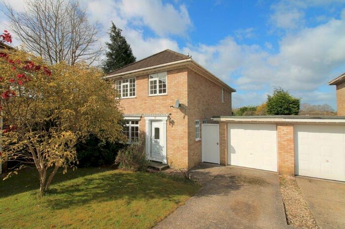 3 Bedroom Detached House To Rent In Midhurst, GU29