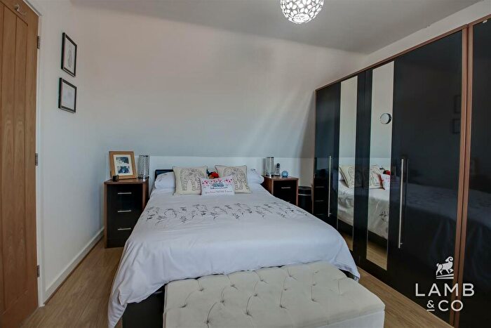 2 Bedroom Chalet For Sale In Rose Gardens, Harwich, CO12