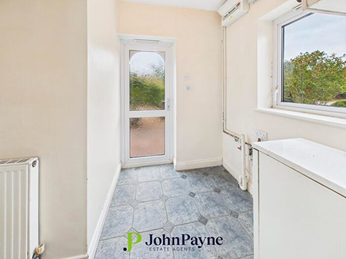 3 Bedroom Bungalow To Rent In Stoneleigh Road, Baginton, Warwickshire, CV8