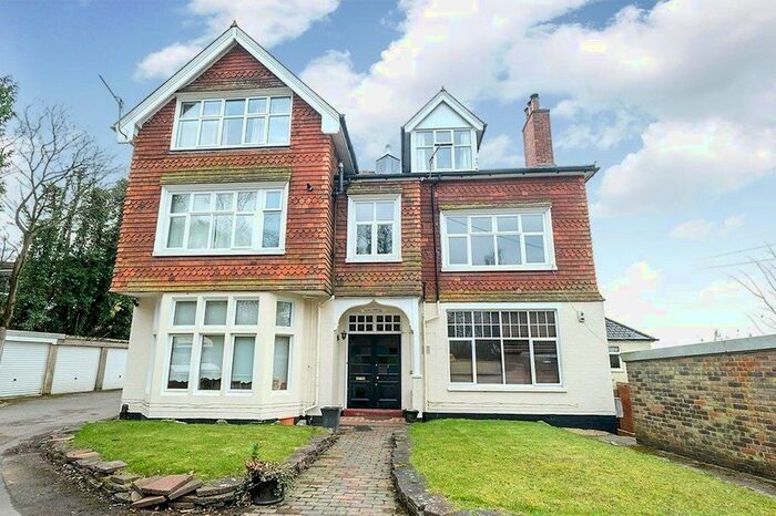 2 Bedroom Flat To Rent In Sandhurst Road, Tunbridge Wells, Kent, TN2