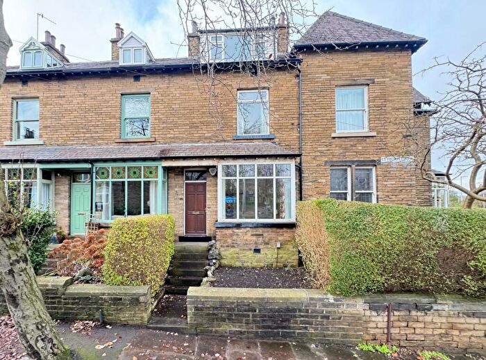 3 Bedroom Terraced House For Sale In Leyburn Grove, Shipley, BD18