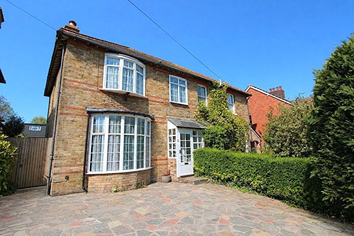 3 Bedroom Semi-Detached House For Sale In Salisbury Road, Banstead, SM7
