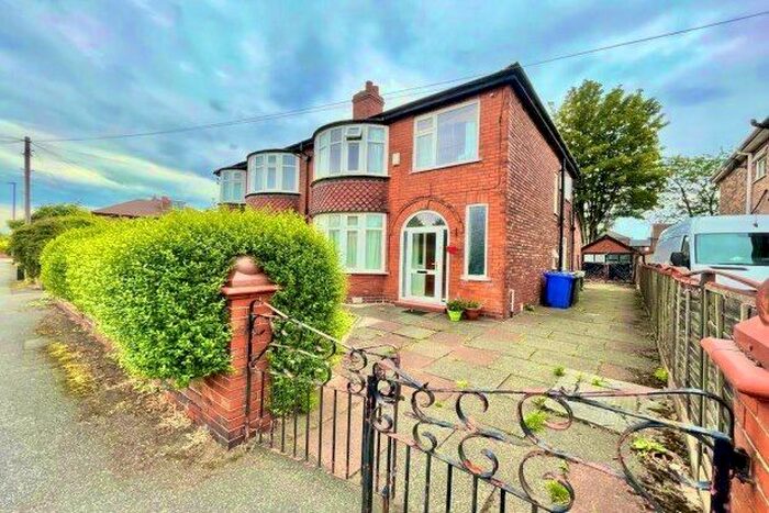 3 Bedroom Semi-Detached House To Rent In White Moss Avenue, Manchester, M21