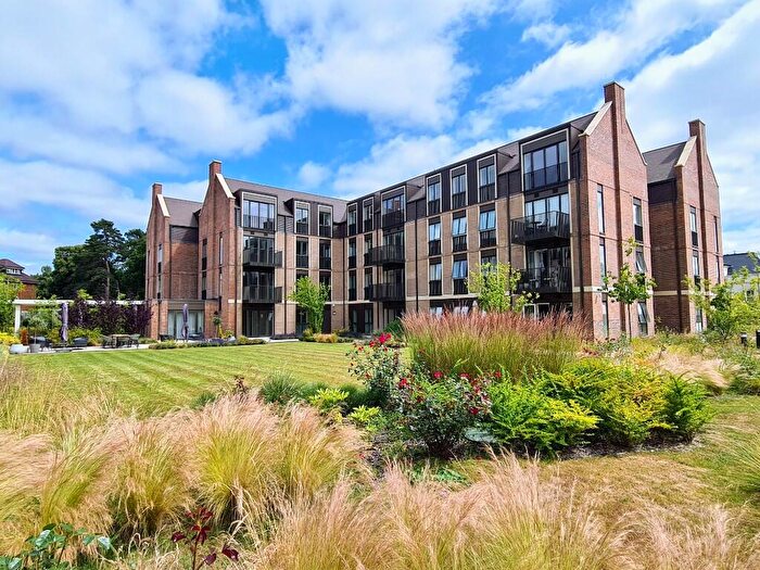2 Bedroom Retirement Property For Sale In Hobbs Close, West Byfleet, Surrey, KT14