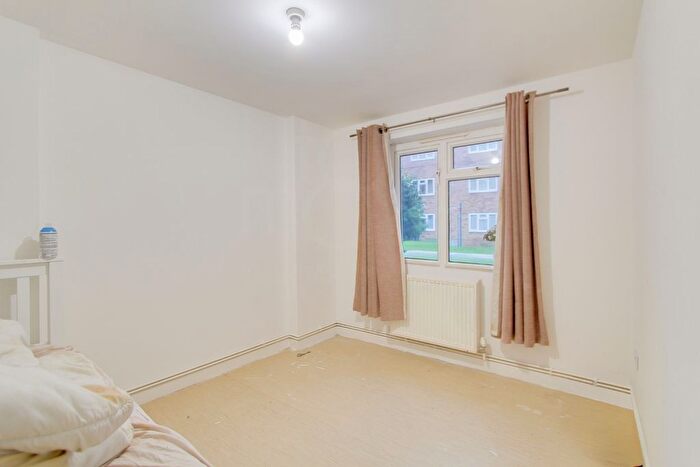 2 Bedroom Flat For Sale In Beulah Crescent, Thornton Heath, CR7